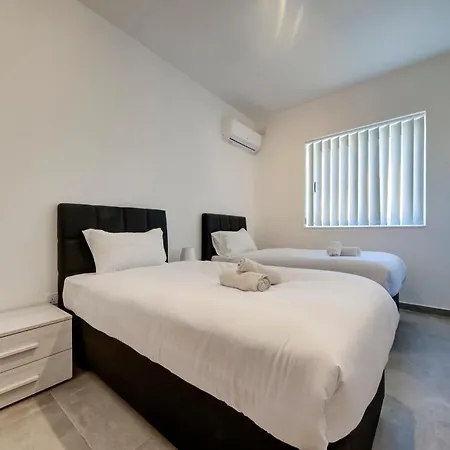 Spacious 3br Apt With Private Balconies In M'scala By 360 Estates *