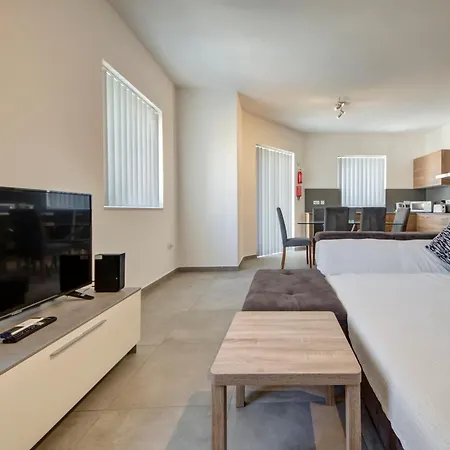 公寓 Spacious 3br Apt With Private Balconies In M'scala By 360 Estates